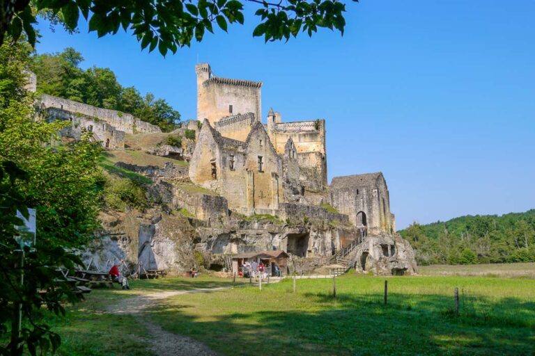 chateau de commarque dordogne