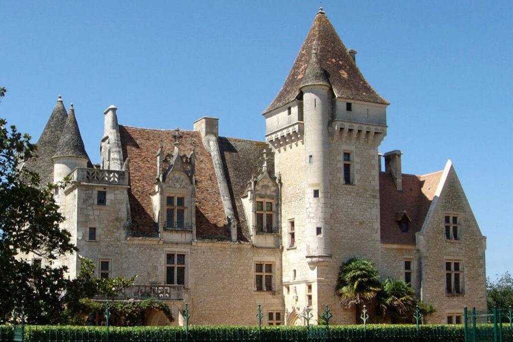 chateau les milandes neogothique josephine baker