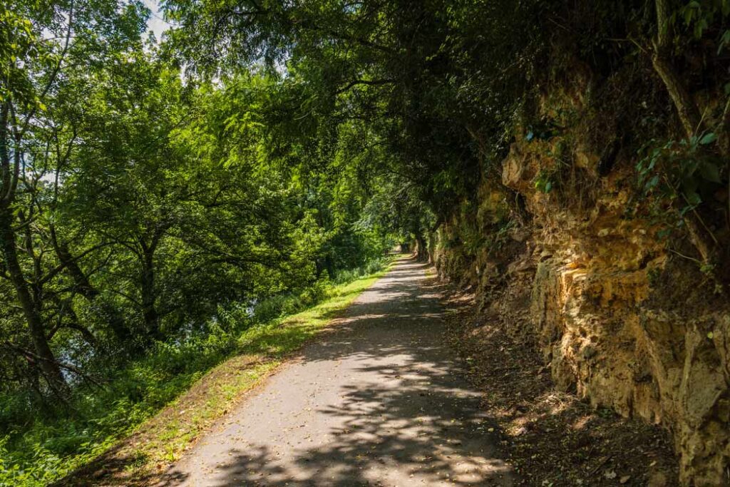 chemin de randonnee vallee de la dordogne