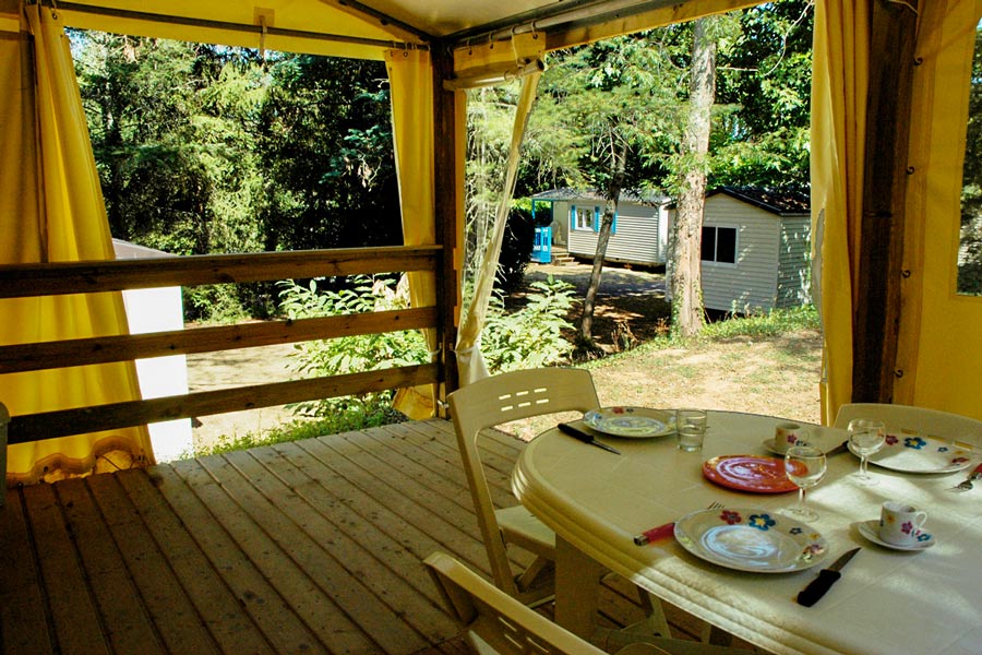 location mobil home terrasse camping dordogne