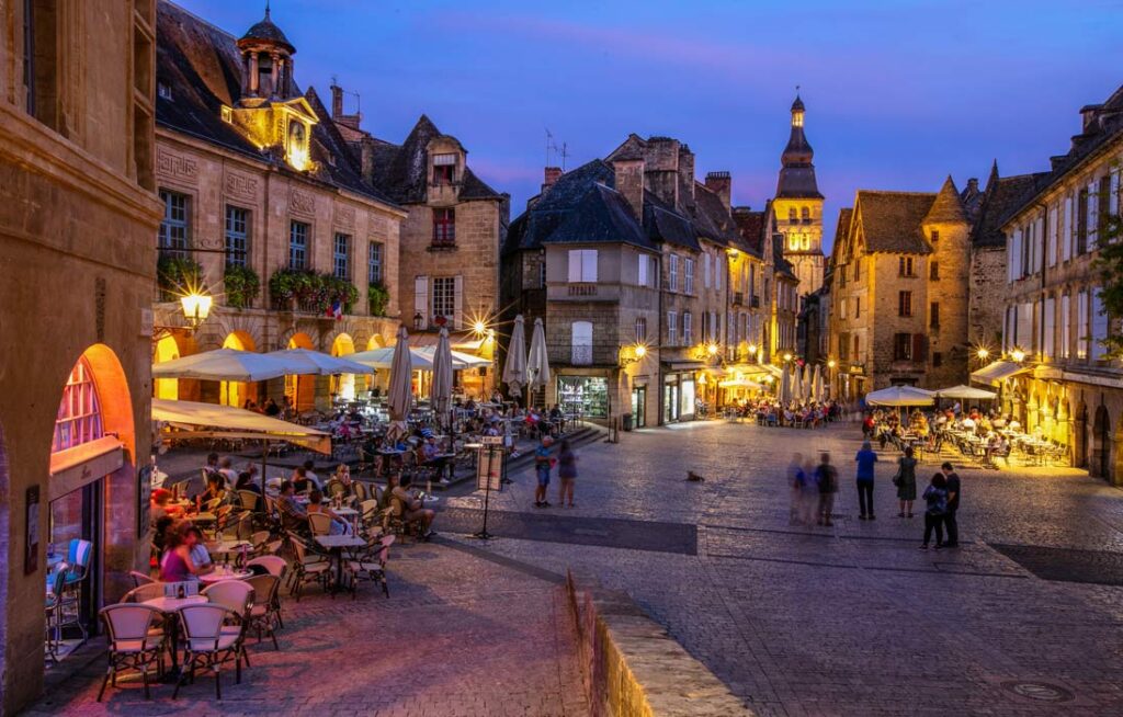 sarlat capitale du perigord cite medievale proche camping les pialades