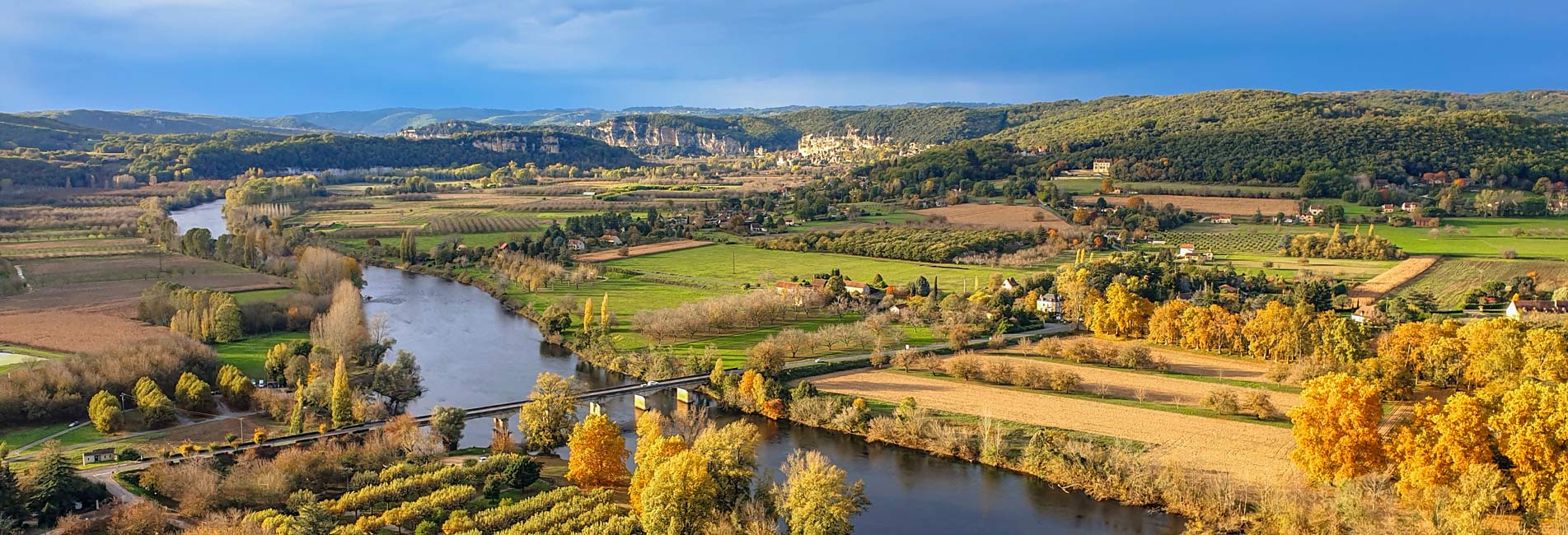 vue panoramique domme village en perigord noir proche camping les pialades